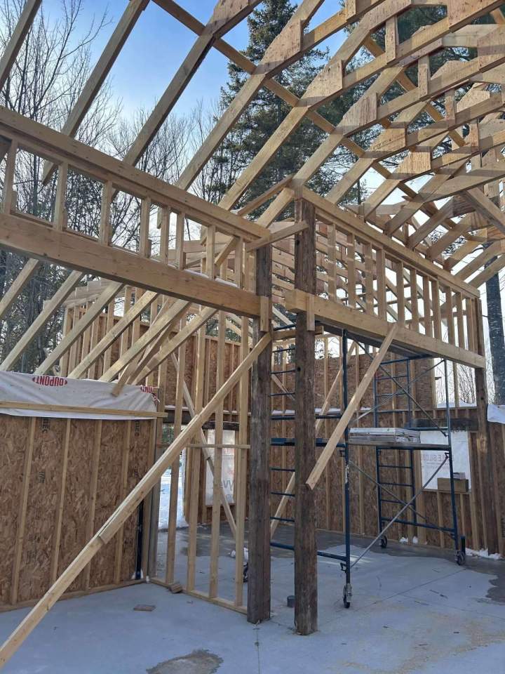 Ossature bois bâtiment en construction Bellechasse Regional County Municipality